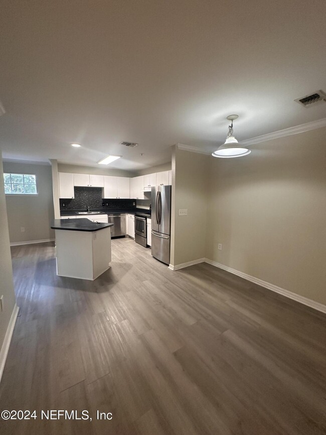 Foto del edificio - 3591 Kernan Blvd S