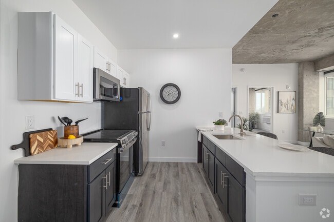 2BR, 1BA - 814SF - Kitchen - 10 Commerce