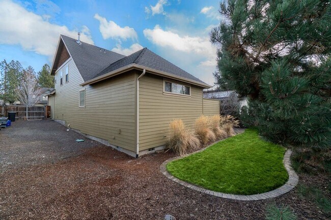 Foto del edificio - Craftsman home with many upgrades & RV Parking