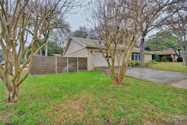 Foto del edificio - 12000 Fremont Cove