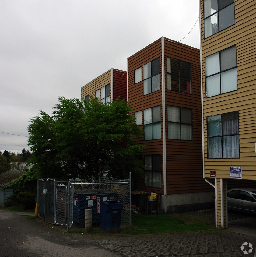 Building Photo - Oak Tree Terrace Apartments