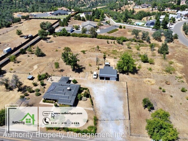 Foto del edificio - 3 br, 1 bath House - 6876 Happy Valley Rd.