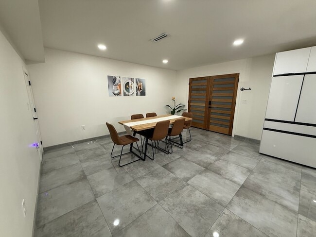 Foto del edificio - 5912 Harvest Hill Rd