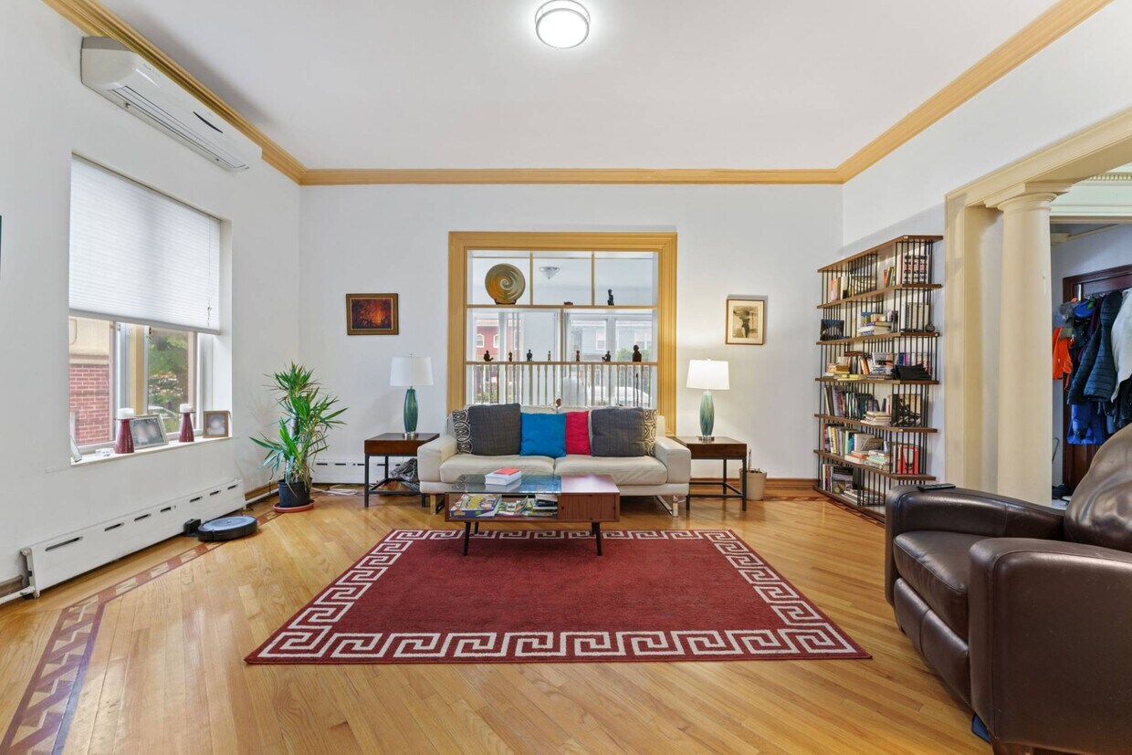 Foto principal - 619 Beverley Rd