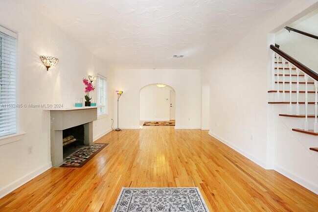 Building Photo - 600 Minorca Ave