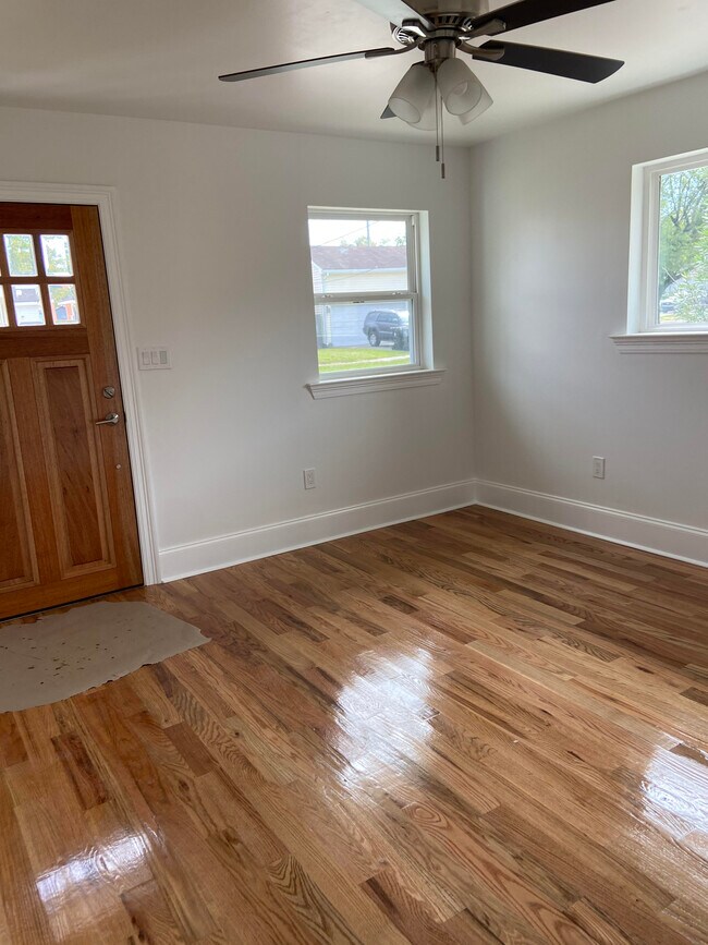 Sala de estar - 4918 Eastern St