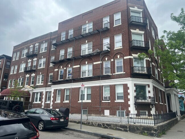 Building Photo - 178 Brighton Ave