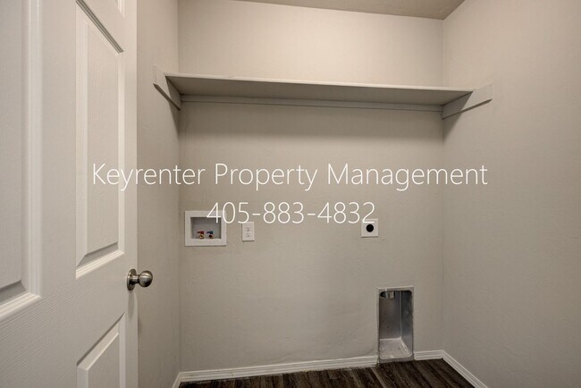 Foto del edificio - Charming 4-Bedroom Home on a Corner Lot in Newcastle, OK!