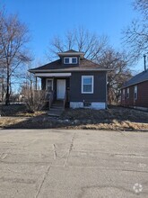 Building Photo - 713 13th St