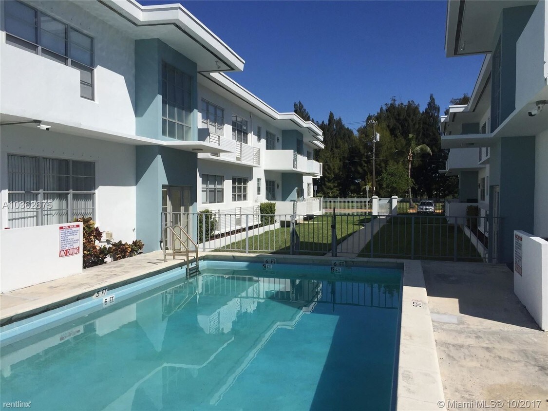 Foto del edificio - 250 S Shore Dr