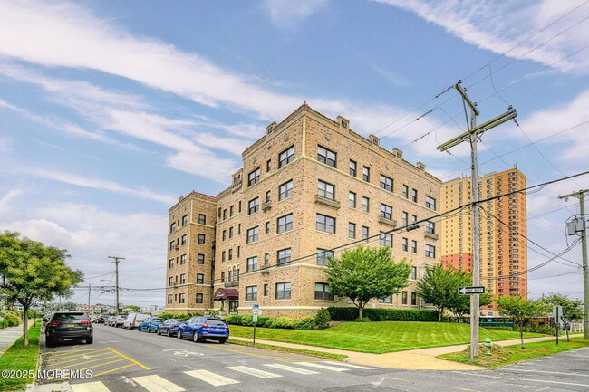 Building Photo - 1700 Webb St