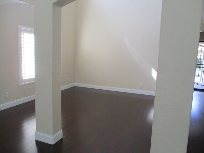 Building Photo - Desirable Chula Vista 4 Bdr 3 Bath Beautiful Home