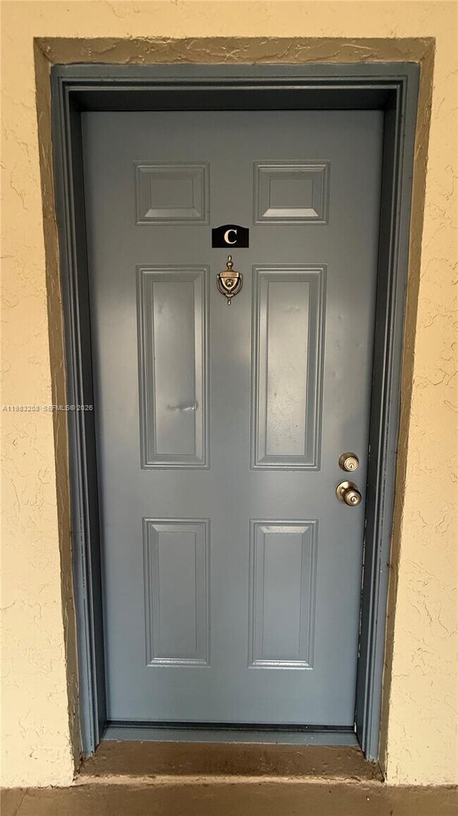 Building Photo - 1500 Lake Crystal Dr