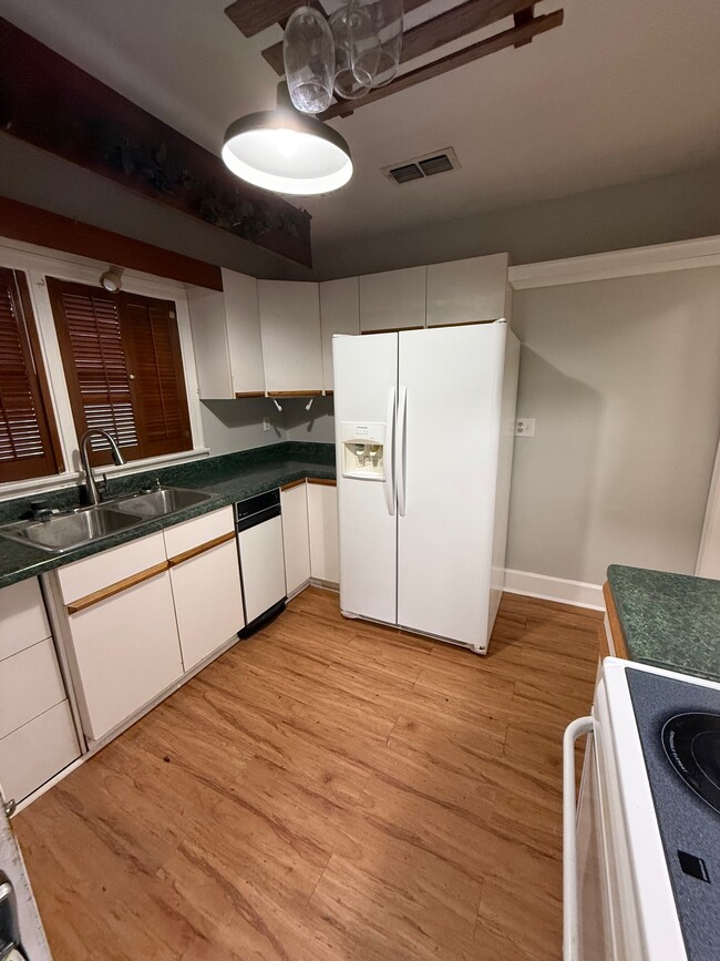 Building Photo - 3914 Herschel St