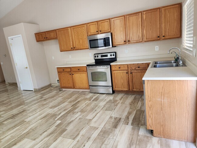 Building Photo - 12633 W Clarendon Ave