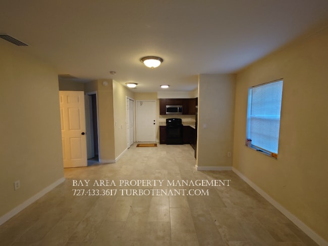 Building Photo - 917 Jensen Ave