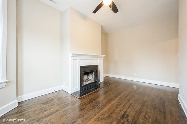 Building Photo - 1204 W Addison St