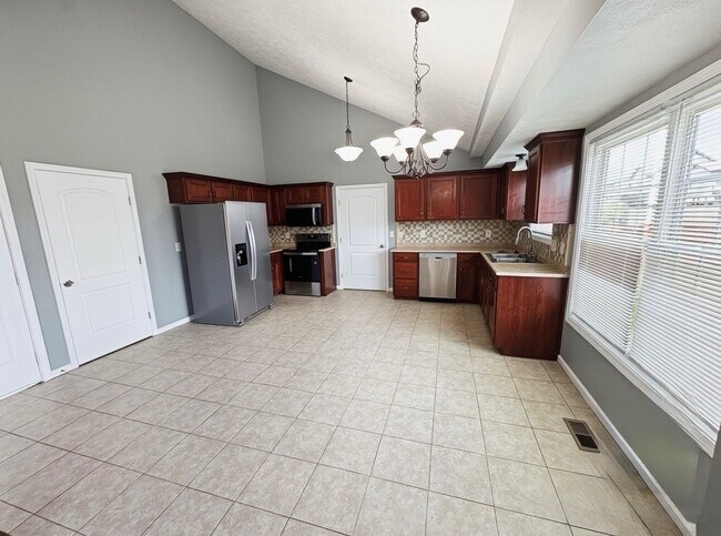 Foto del edificio - Charming & Spacious Large Home with Bonus Room