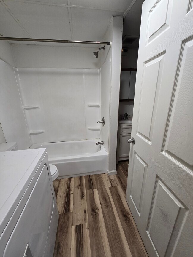 Foto del edificio - 721 E 8th St