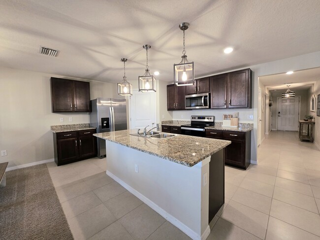 Building Photo - 1026 Golden Shiner Ave