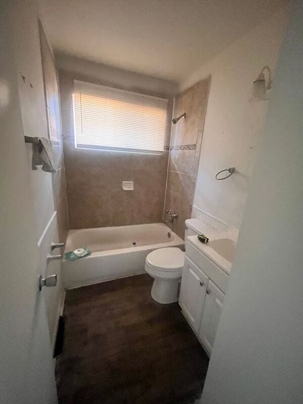 Building Photo - 532 Camrose Dr