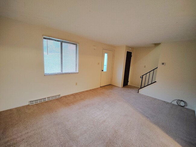 Building Photo - *Well-Maintained 3BD/1.5BA Townhouse Available in Whitehall*