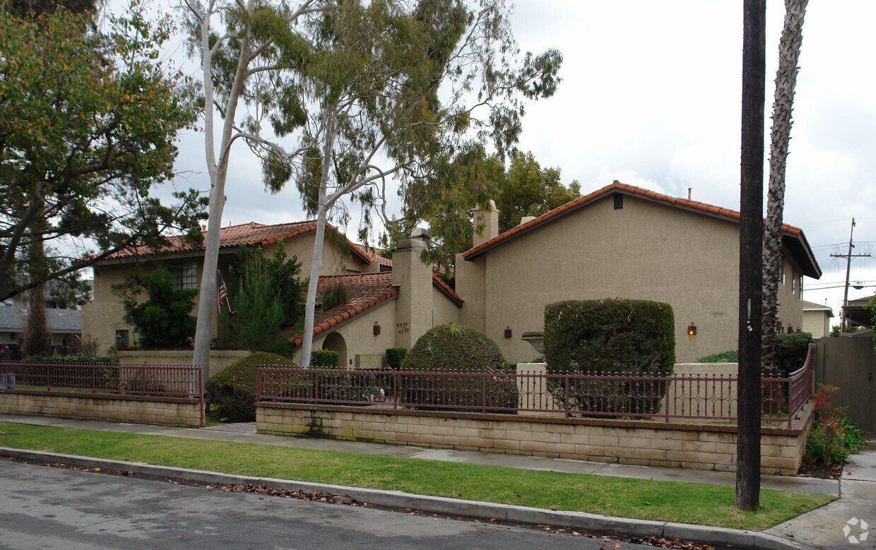 43544370 Howard Ave, Los Alamitos, CA 90720 Apartments in Los