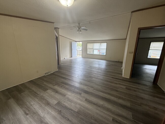 Foto del edificio - 4210 Lady Slipper Ln