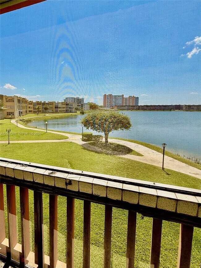 Foto del edificio - 1591 NE Miami Gardens Dr