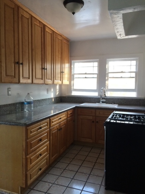 kitchen - 2105 Huntington Dr