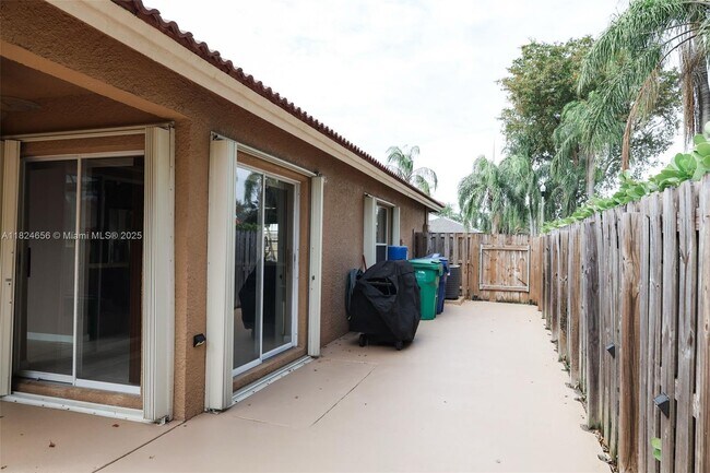 Foto del edificio - 8011 SW 158th Ave