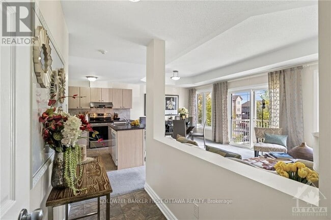 Building Photo - 304-304 Paseo Private