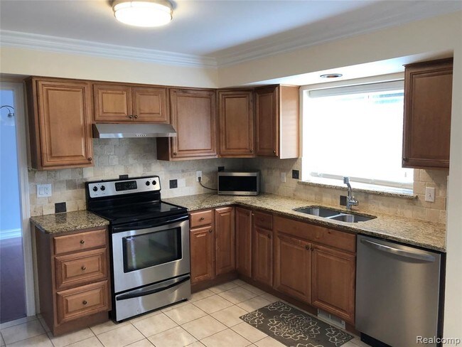 Building Photo - 1785 Poppleton Dr