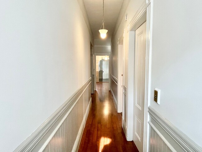 Building Photo - Huge 3BR/1.5BA Full Floor NOPA Flat! Laund...