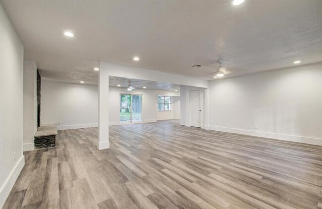 Building Photo - 607 Jeb Stuart Ln