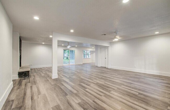 Foto del edificio - 607 Jeb Stuart Ln