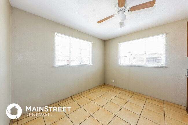 Foto del edificio - 2753 W Lawrence Ln
