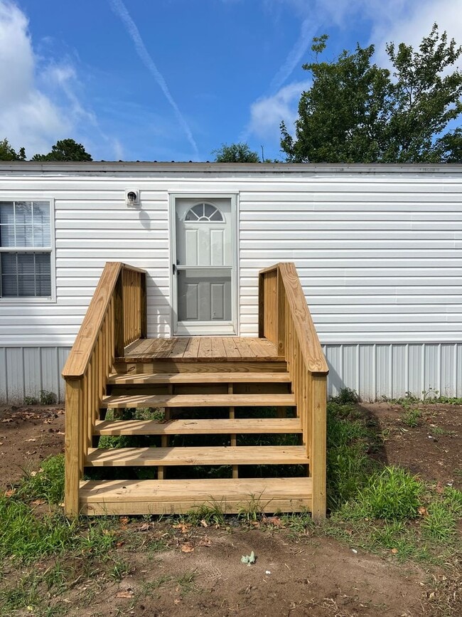 Foto del edificio - Fully Renovated & Pet Friendly 3 Bedroom, 2 Bathroom Home in Loris – No HOA!