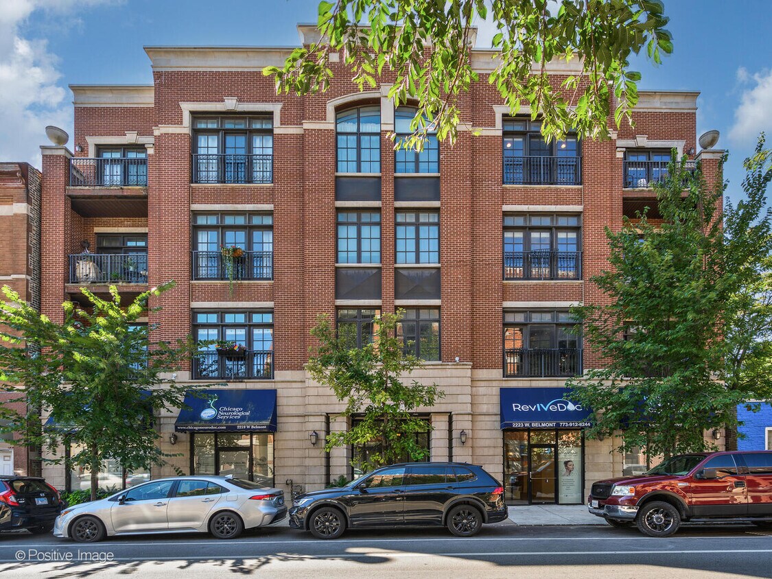 Primary Photo - 2221 W Belmont Ave