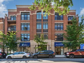 Building Photo - 2221 W Belmont Ave