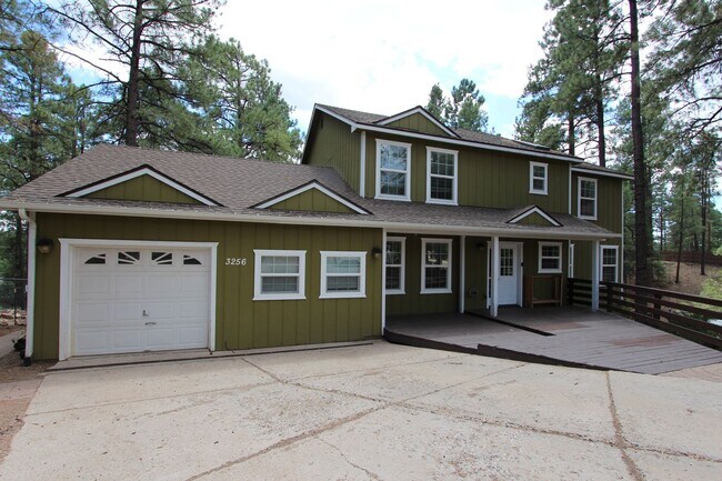 Foto del edificio - Your University Heights Retreat: 5 Bedroom...