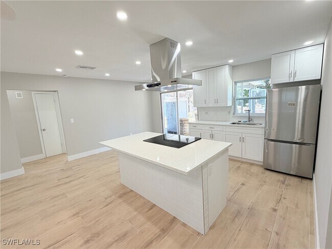 Foto del edificio - 2101 43rd Ln SW