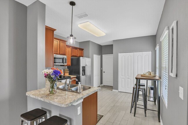 Building Photo - Great 3 bedroom/ 2.5 bathroom townhome just a short drive to St Augustine and beaches!