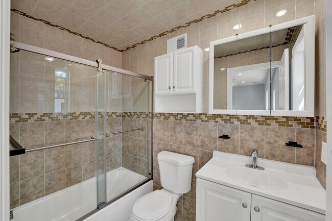 Master Bedroom - 41 Belmont Ave