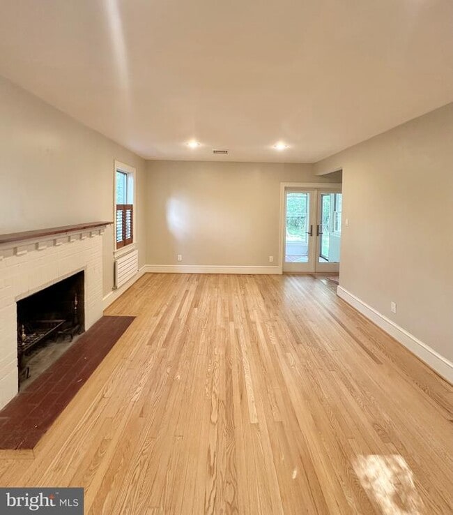 Building Photo - 2508 Davis Ave