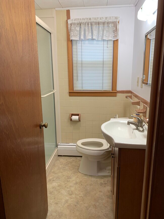 Foto del edificio - 131 Shaker Rd