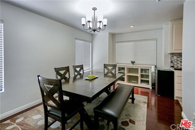 Building Photo - 2621 Plaza del Amo