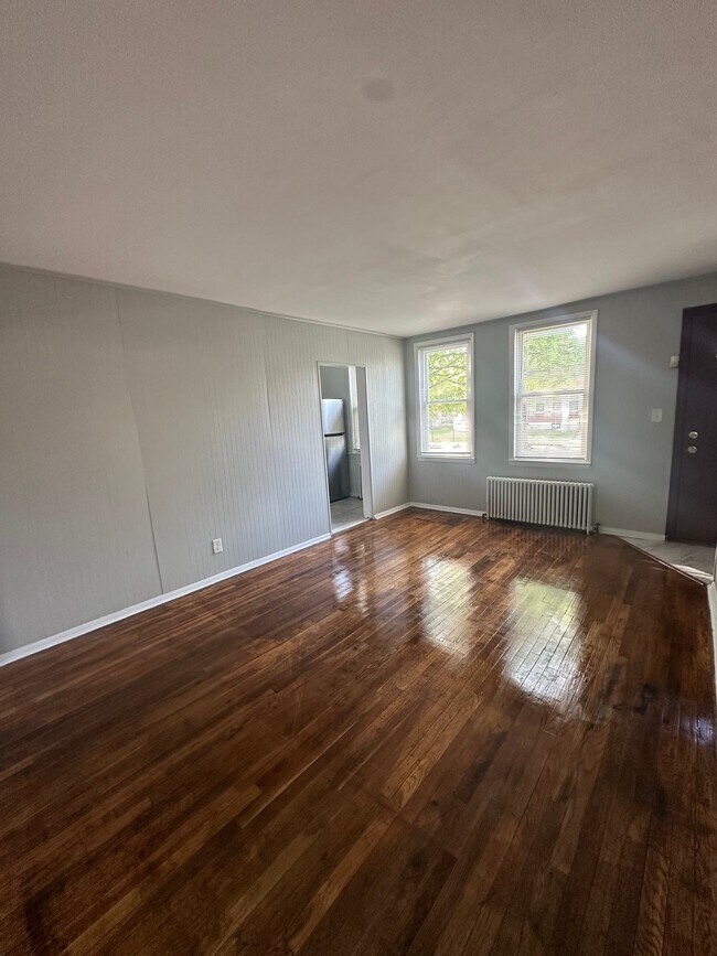 Foto del edificio - 4037 Cedardale Rd