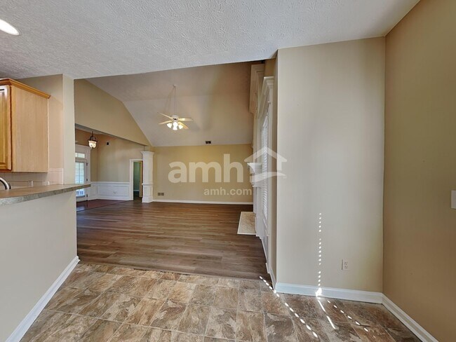 Foto del edificio - 5701 Rutland Cir
