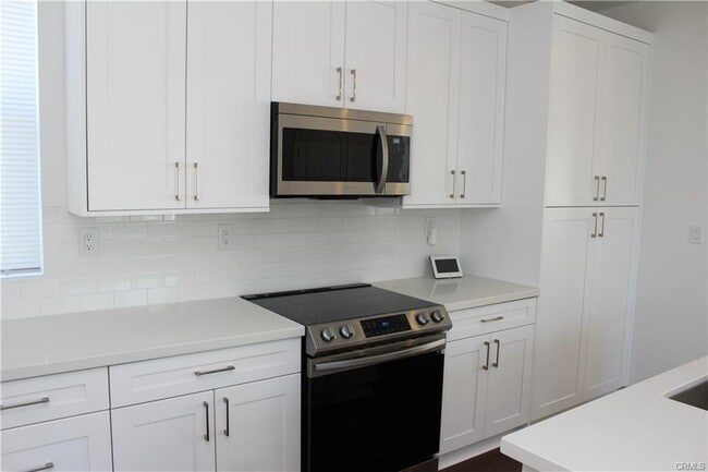 Building Photo - 1348 Plaza del Amo